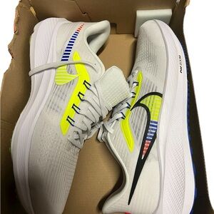 NOKE AIR ZOOM PEGASUS ,SIZE 10 NEW